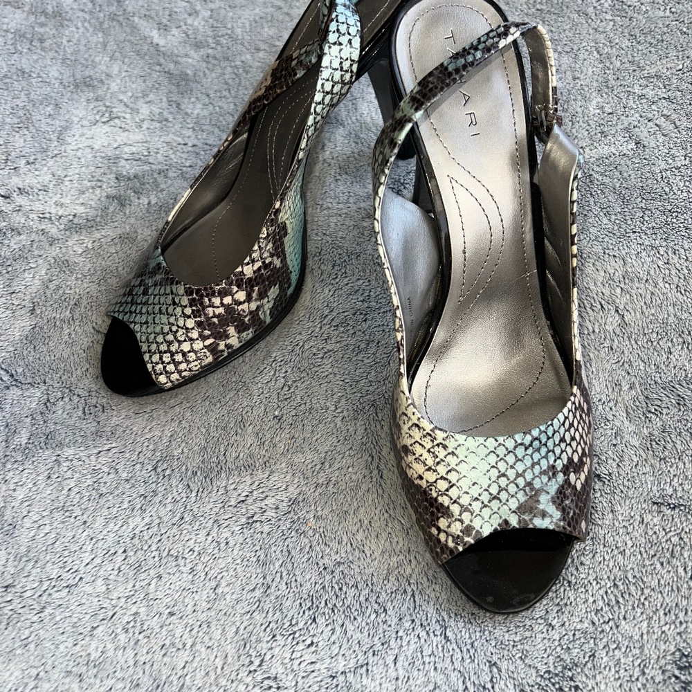 Tahari heel